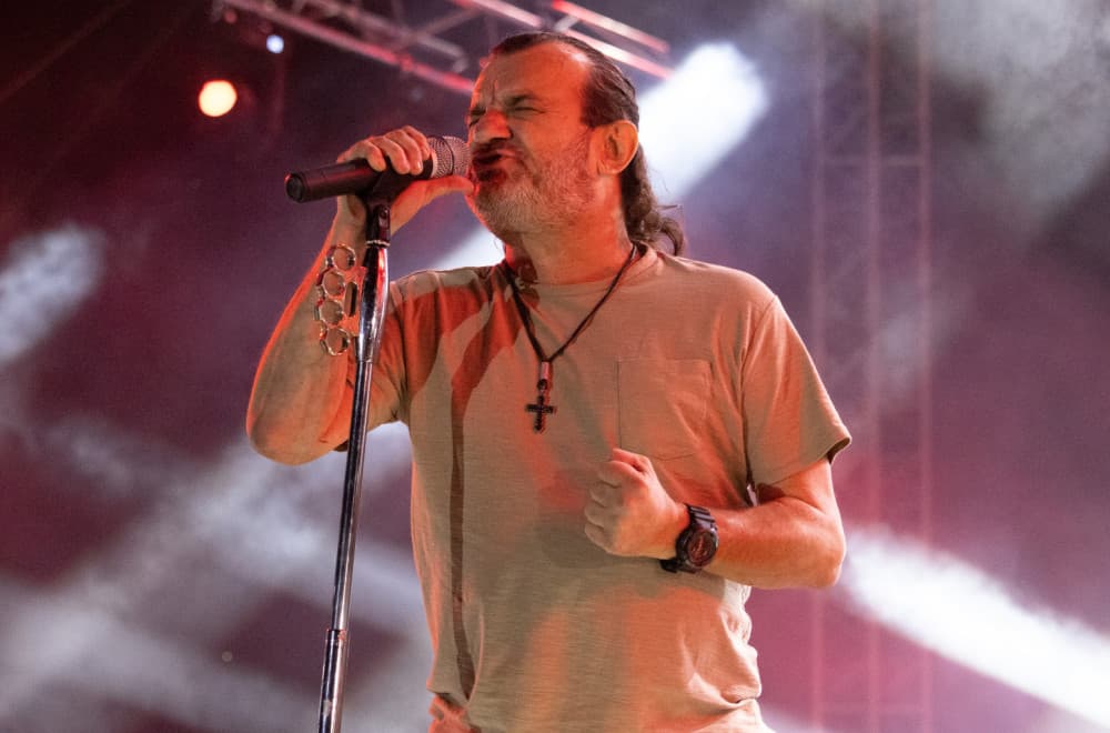 Izdaja srpskog pevača: Aca Lukas u zagrljaju sa zločincem