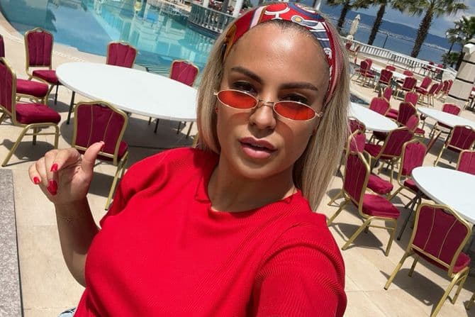 Srpska pevačica kroz pakao: Majka se ubila, otac nasilnik