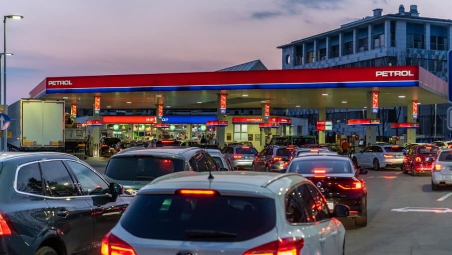 Dok Evropa klječi bez goriva, Srbija stoji uspravno!