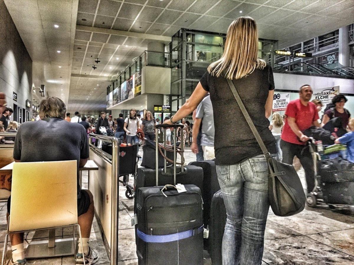 Dok se Srbin odmara, neprijatelj motri: Ne objavljujte slike sa letovanja, svaka fotografija je metak u vaša leđa