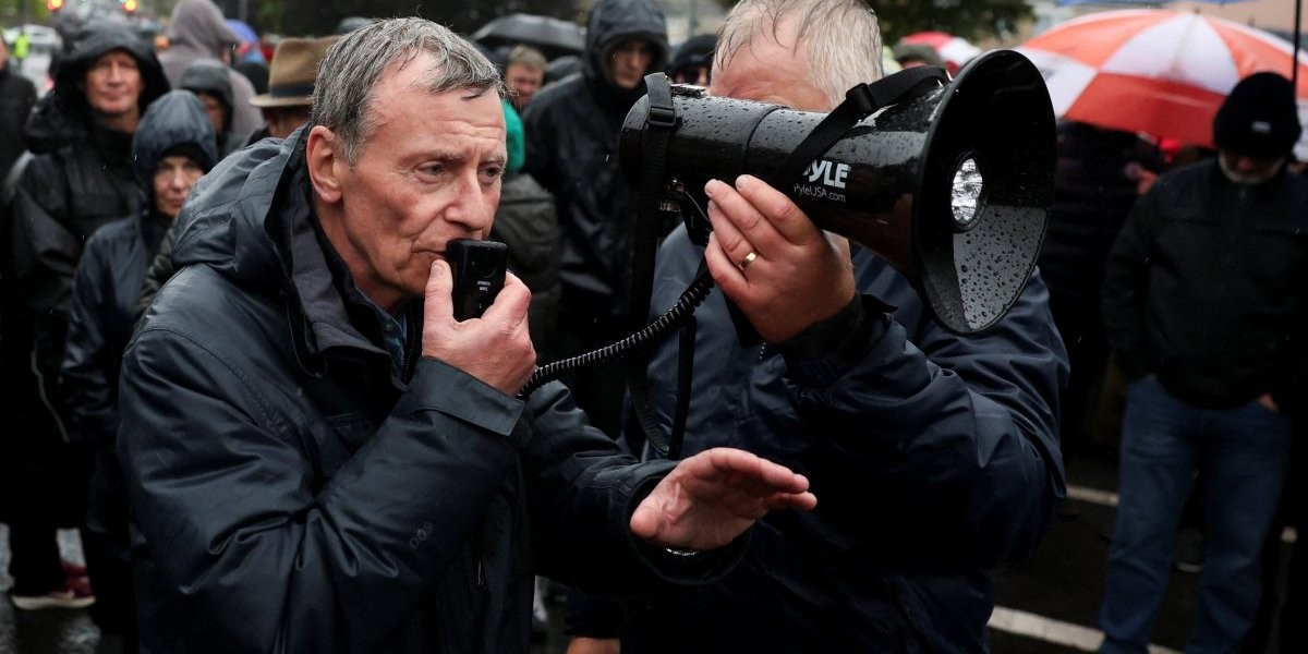 Severna Irska na ivici krvoprolića: Oranž red se vraća na Gervagi, hiljade Srba u duhu brane svoju veru