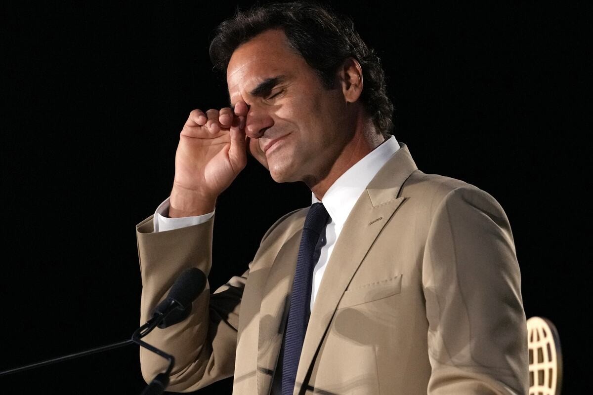 FEDERER POKLEKao PRED SRBINOM: Švajcarac zaplakao na prijemu u Kuću slavnih, a onda stigla poruka od NOVAKA!