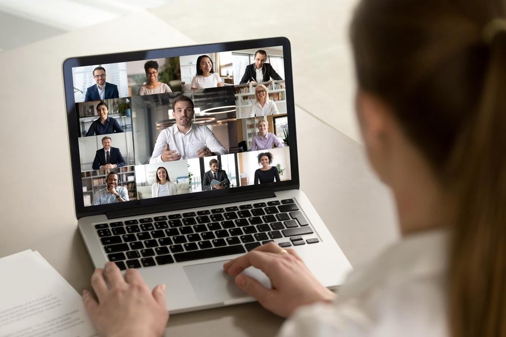 DIGITALNA IZDAJA: VEŠTAČKI DVOJNIK DIREKTORA OTPEO MILIONE, SRPSKI RADNIK IZIGRAN!