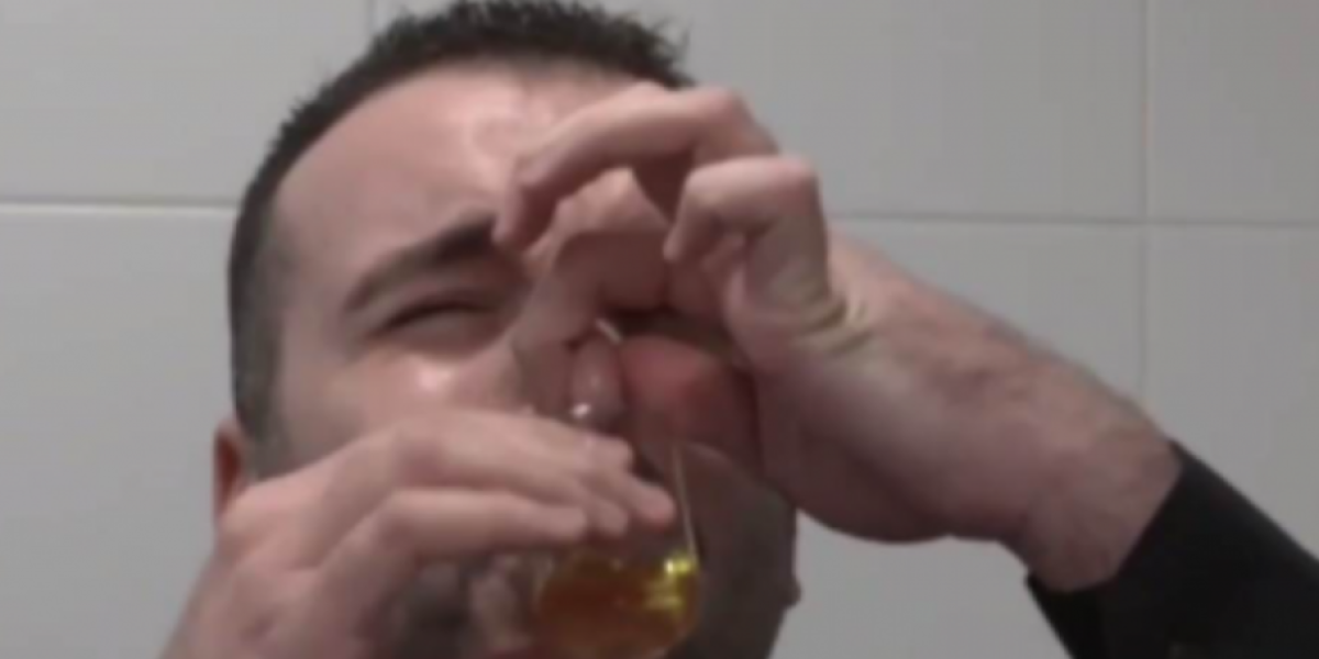 Zele popio svoj urin pred kamerama: Voditelj o šokantnom prilogu